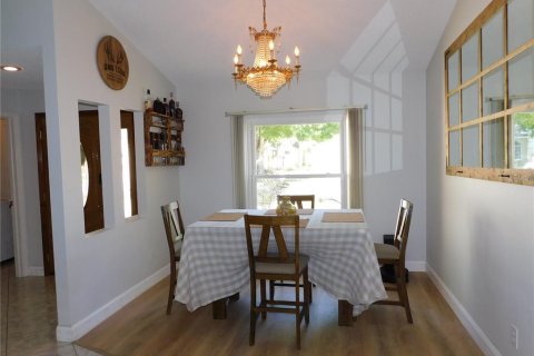 Villa ou maison à louer à Palm Harbor, Floride: 3 chambres, 174.47 m2 № 2110955 - photo 5