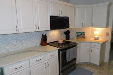 Villa ou maison à louer à Palm Harbor, Floride: 3 chambres, 174.47 m2 № 2110955 - photo 8