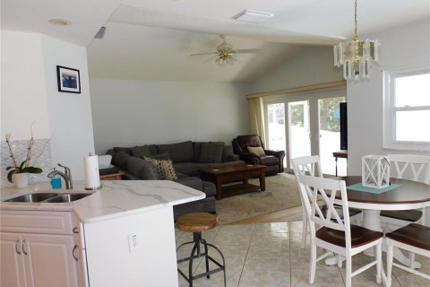 Villa ou maison à louer à Palm Harbor, Floride: 3 chambres, 174.47 m2 № 2110955 - photo 11