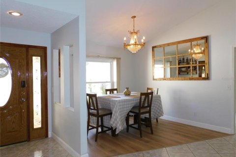 Villa ou maison à louer à Palm Harbor, Floride: 3 chambres, 174.47 m2 № 2110955 - photo 4
