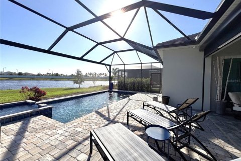 House in WELLEN PARK in Venice, Florida 2 bedrooms, 191.47 sq.m. № 2104068 - photo 2