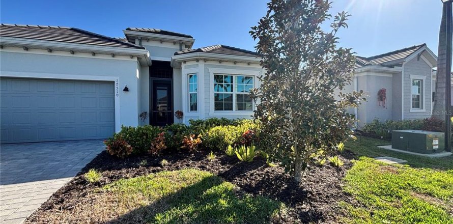 House in WELLEN PARK in Venice, Florida 2 bedrooms, 191.47 sq.m. № 2104068