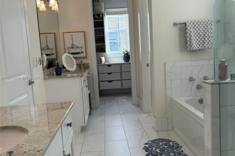 Купить виллу или дом в Форт-Лодердейл, Флорида 3 спальни, 226.31м2, № 2007359 - фото 17