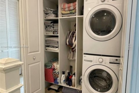 Купить виллу или дом в Форт-Лодердейл, Флорида 3 спальни, 226.31м2, № 2007359 - фото 16