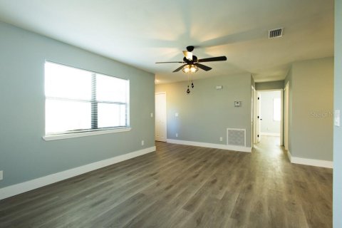 House in PORT ST. JOHN in Cocoa, Florida 3 bedrooms, 95.32 sq.m. № 1643207 - photo 9