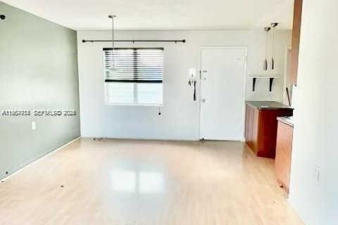 Copropriété à vendre à Miami, Floride: 2 chambres, 105.91 m2 № 2010927 - photo 11