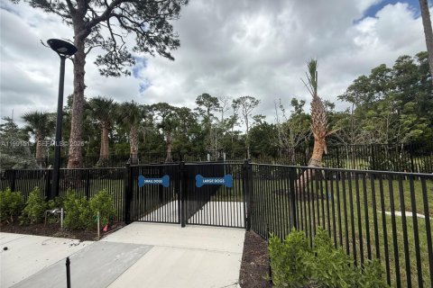 Adosado en alquiler en Lantana, Florida, 3 dormitorios № 2052513 - foto 21
