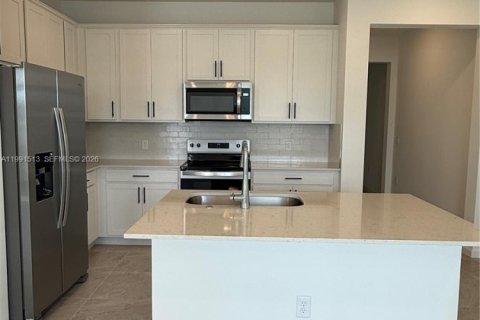 Townhouse in Lantana, Florida 3 bedrooms № 2052513 - photo 2