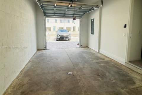 Townhouse in Lantana, Florida 3 bedrooms № 2052513 - photo 16