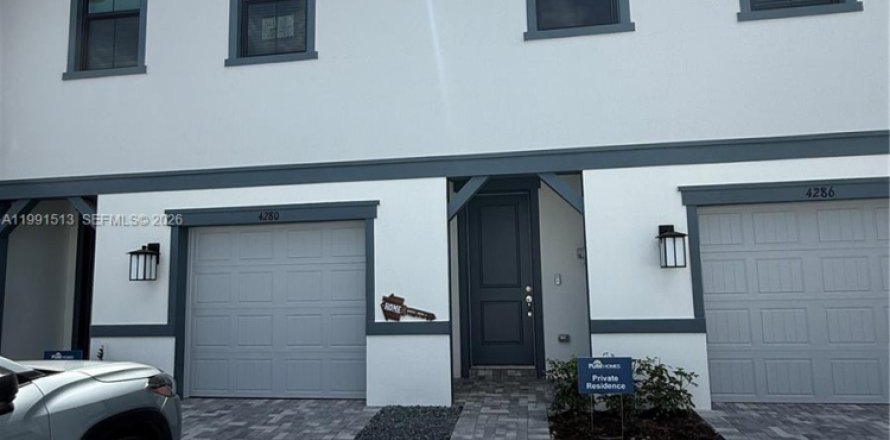 Townhouse in Lantana, Florida 3 bedrooms № 2052513