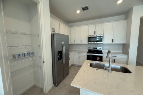 Adosado en alquiler en Lantana, Florida, 3 dormitorios № 2052513 - foto 17