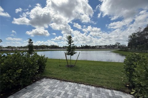 Townhouse in Lantana, Florida 3 bedrooms № 2052513 - photo 4