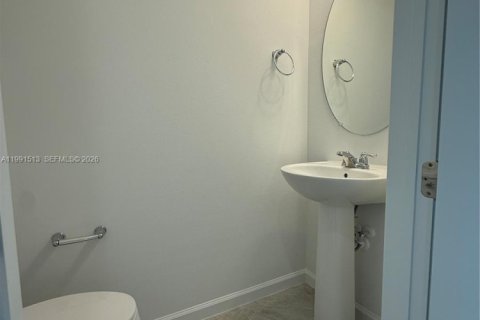 Townhouse in Lantana, Florida 3 bedrooms № 2052513 - photo 5