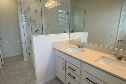 Townhouse in Lantana, Florida 3 bedrooms № 2052513 - photo 13