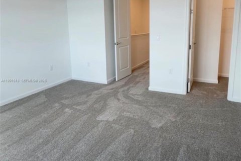 Townhouse in Lantana, Florida 3 bedrooms № 2052513 - photo 11