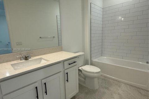 Townhouse in Lantana, Florida 3 bedrooms № 2052513 - photo 8