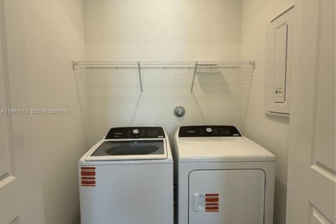 Townhouse in Lantana, Florida 3 bedrooms № 2052513 - photo 9