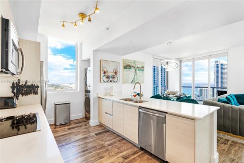 Copropriété à louer à Hallandale Beach, Floride: 3 chambres, 146.51 m2 № 1985510 - photo 9