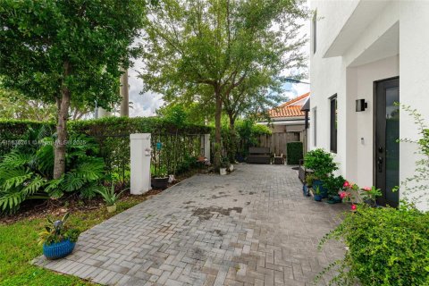 Adosado en venta en Miami, Florida, 4 dormitorios, 180.97 m2 № 1827497 - foto 3