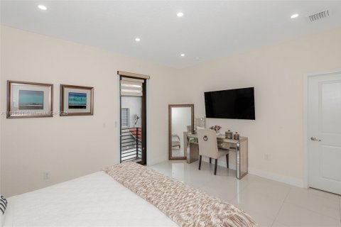 Adosado en venta en Miami, Florida, 4 dormitorios, 180.97 m2 № 1827497 - foto 23