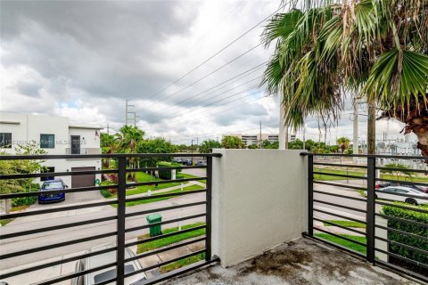 Adosado en venta en Miami, Florida, 4 dormitorios, 180.97 m2 № 1827497 - foto 28