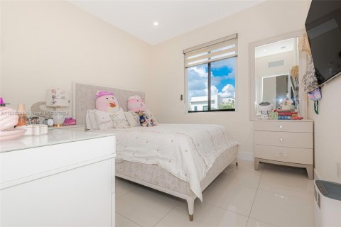 Adosado en venta en Miami, Florida, 4 dormitorios, 180.97 m2 № 1827497 - foto 17
