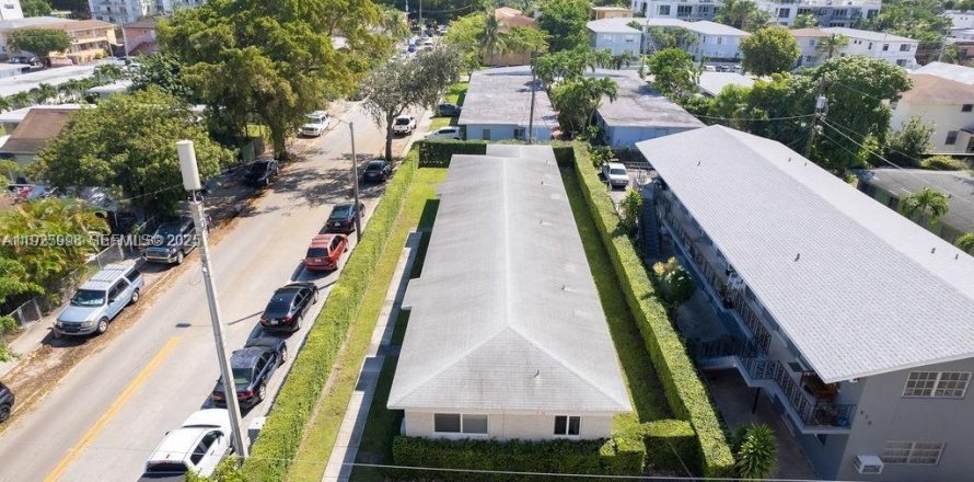 Дом в Майами, Флорида 2 спальни, 227.24м2 № 1984485