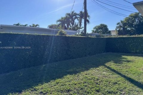 Снять в аренду виллу или дом в Майами, Флорида 2 спальни, 227.24м2, № 1984485 - фото 30