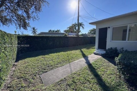 Снять в аренду виллу или дом в Майами, Флорида 2 спальни, 227.24м2, № 1984485 - фото 29