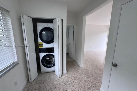 Снять в аренду виллу или дом в Майами, Флорида 2 спальни, 227.24м2, № 1984485 - фото 13