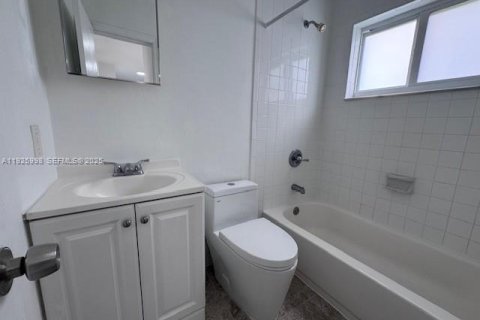 Снять в аренду виллу или дом в Майами, Флорида 2 спальни, 227.24м2, № 1984485 - фото 22