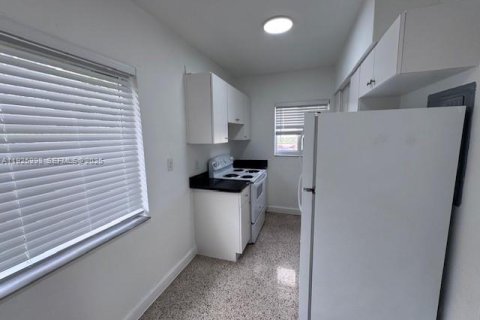 Снять в аренду виллу или дом в Майами, Флорида 2 спальни, 227.24м2, № 1984485 - фото 16