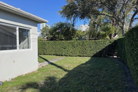 Снять в аренду виллу или дом в Майами, Флорида 2 спальни, 227.24м2, № 1984485 - фото 27
