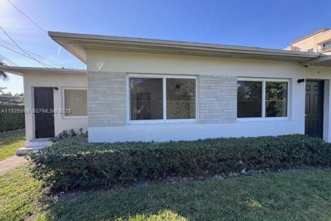 Снять в аренду виллу или дом в Майами, Флорида 2 спальни, 227.24м2, № 1984485 - фото 26