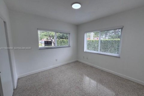 Снять в аренду виллу или дом в Майами, Флорида 2 спальни, 227.24м2, № 1984485 - фото 18