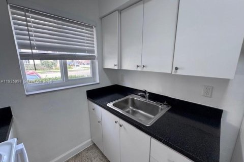 Снять в аренду виллу или дом в Майами, Флорида 2 спальни, 227.24м2, № 1984485 - фото 21