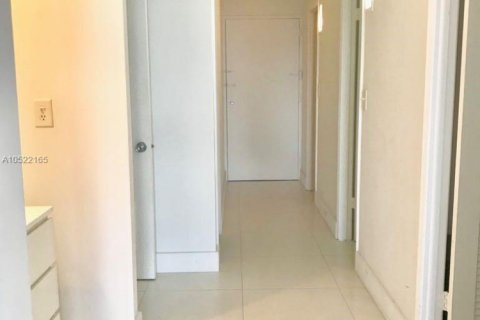 Condominio en venta en Sunny Isles Beach, Florida, 2 dormitorios, 142.79 m2 № 2182436 - foto 9