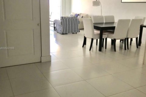 Condominio en venta en Sunny Isles Beach, Florida, 2 dormitorios, 142.79 m2 № 2182436 - foto 8