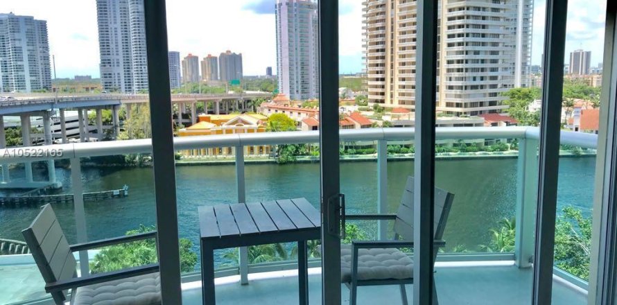 Condominio en Sunny Isles Beach, Florida, 2 dormitorios  № 2182436