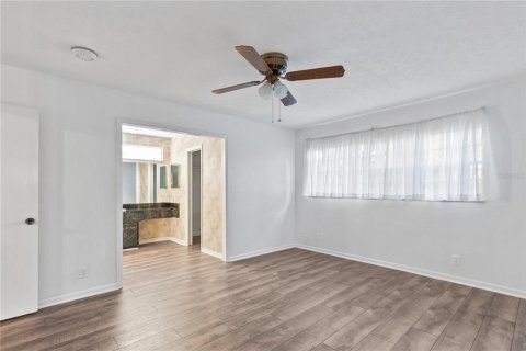 House in Tampa, Florida 4 bedrooms, 226.68 sq.m. № 2231300 - photo 20