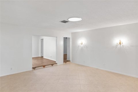 House in Tampa, Florida 4 bedrooms, 226.68 sq.m. № 2231300 - photo 9