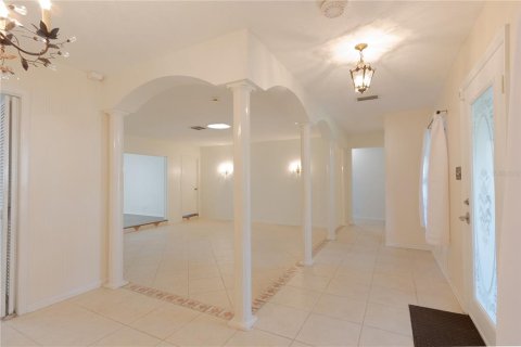 House in Tampa, Florida 4 bedrooms, 226.68 sq.m. № 2231300 - photo 8