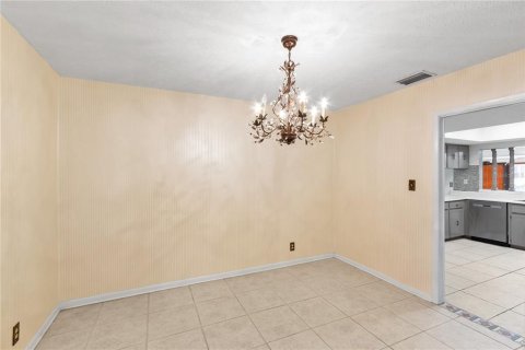 House in Tampa, Florida 4 bedrooms, 226.68 sq.m. № 2231300 - photo 12
