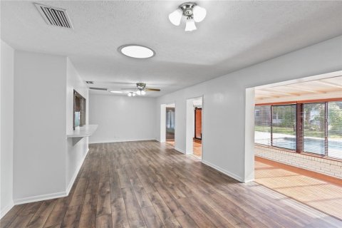 House in Tampa, Florida 4 bedrooms, 226.68 sq.m. № 2231300 - photo 15