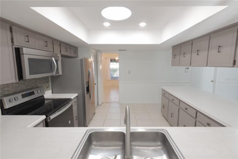 House in Tampa, Florida 4 bedrooms, 226.68 sq.m. № 2231300 - photo 13