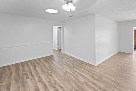 House in Tampa, Florida 4 bedrooms, 226.68 sq.m. № 2231300 - photo 16