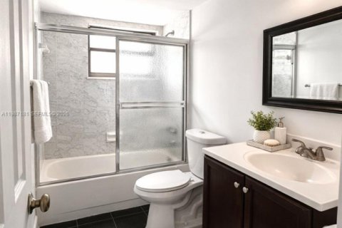 Copropriété à vendre à Hollywood, Floride: 2 chambres, 130.06 m2 № 2049621 - photo 6