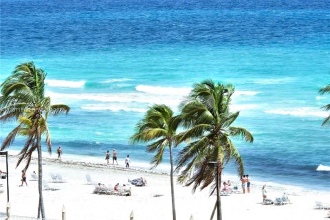 Copropriété à vendre à Hollywood, Floride: 2 chambres, 130.06 m2 № 2049621 - photo 22