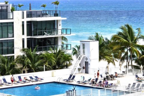 Copropriété à vendre à Hollywood, Floride: 2 chambres, 130.06 m2 № 2049621 - photo 24