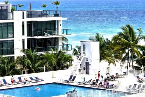 Copropriété à vendre à Hollywood, Floride: 2 chambres, 130.06 m2 № 2049621 - photo 15